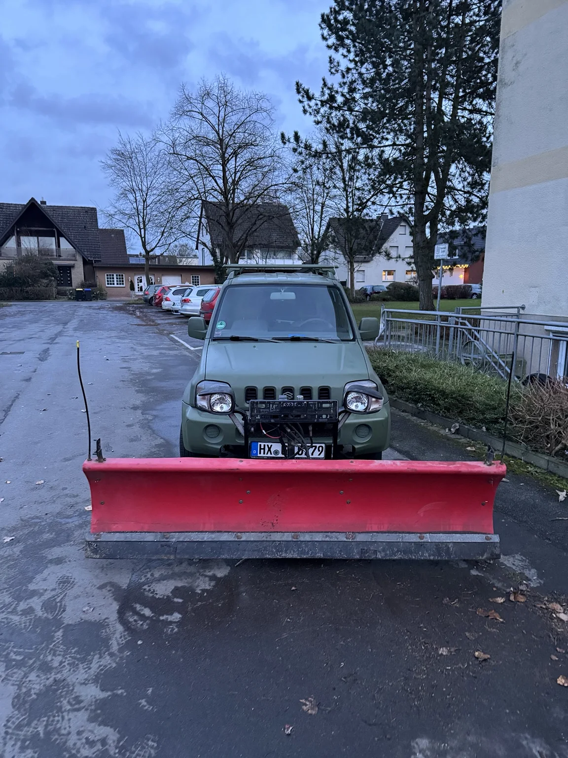 Winterdienstfahrzeug mit Schneeschild